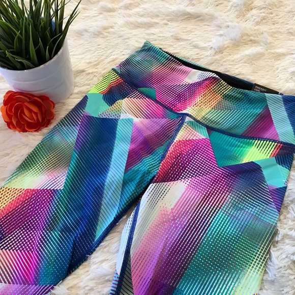 ❌DONATED❌ VSX Knockout Capri Workout Leggings - Picture 3 of 3